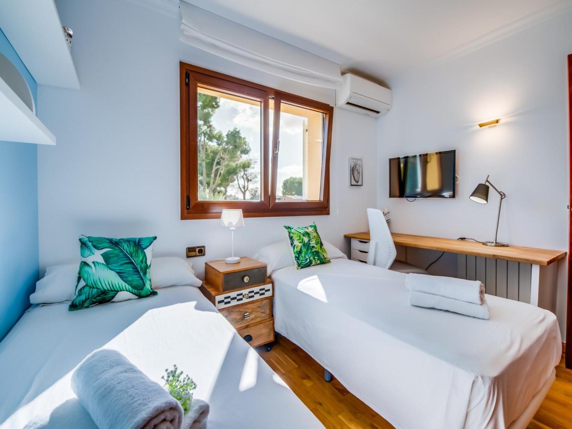 8 Person Home, By The Hébergement de vacances