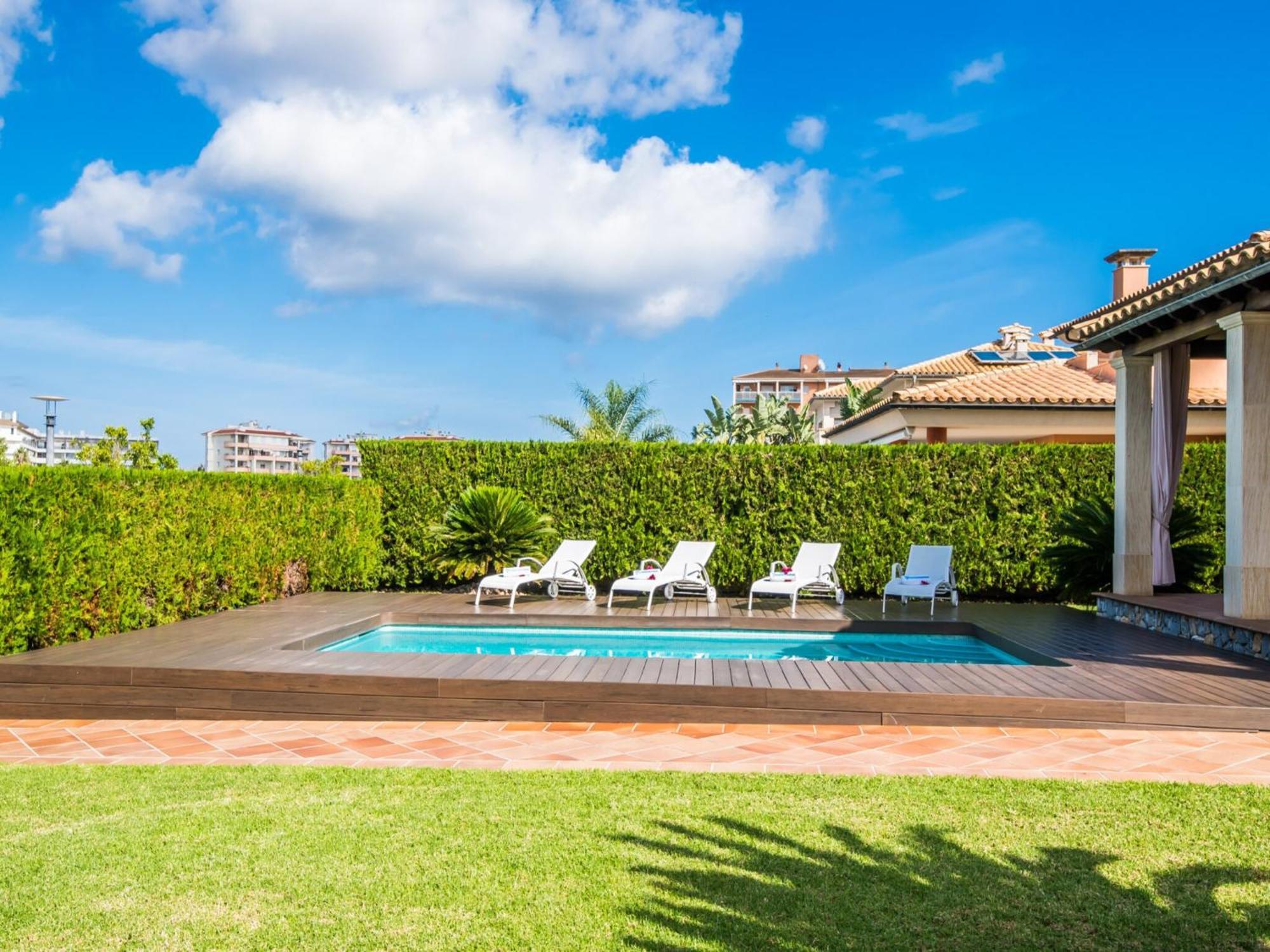 Сasa de vacaciones 8 Person Home, By The