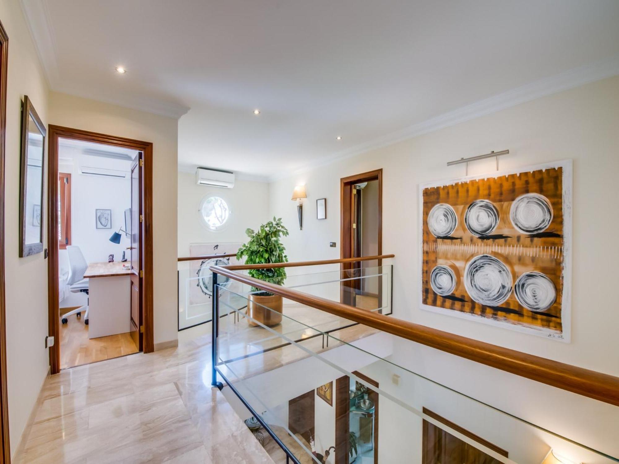 8 Person Home, By The Hébergement de vacances *