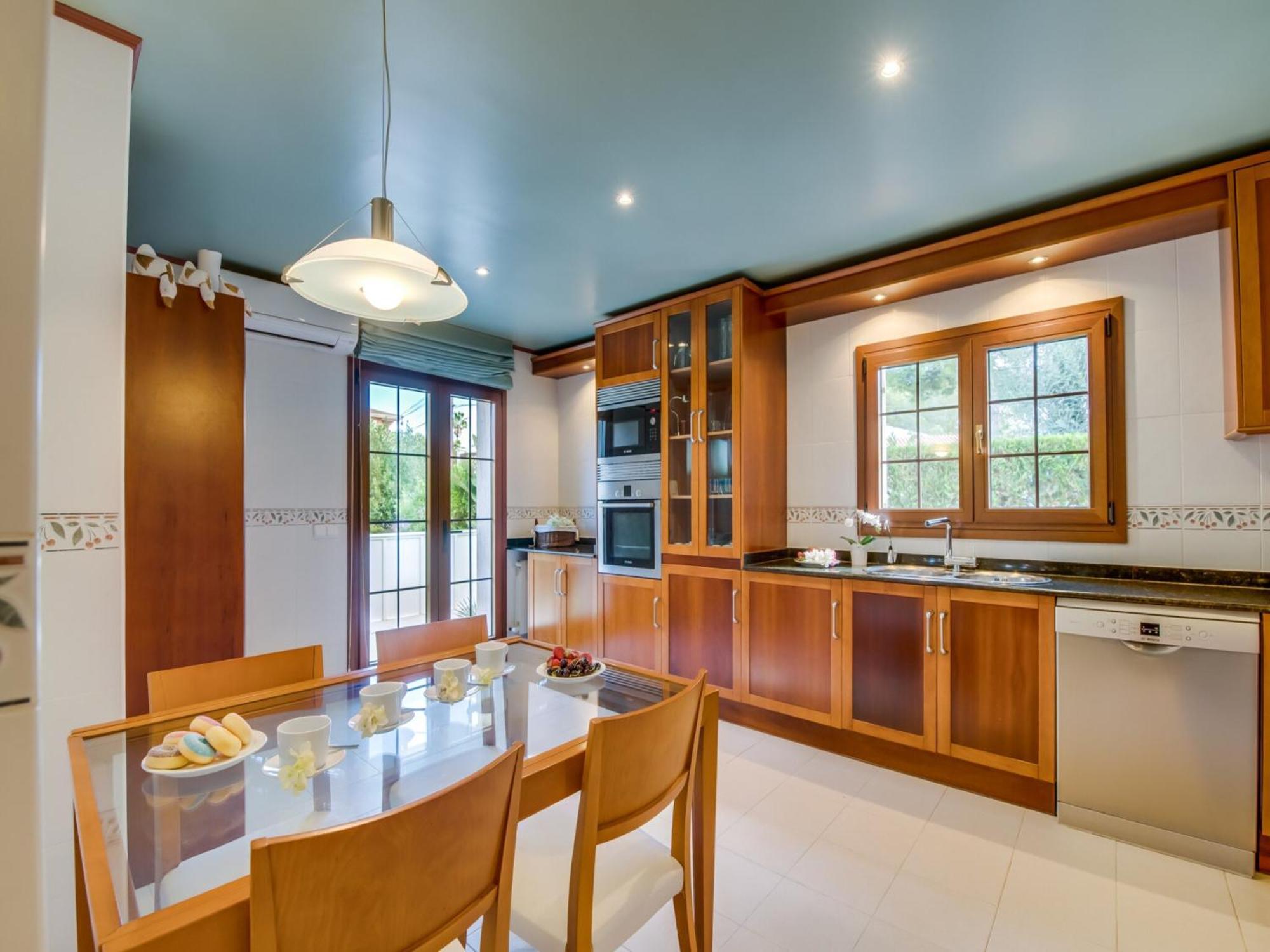 8 Person Home, By The Hébergement de vacances