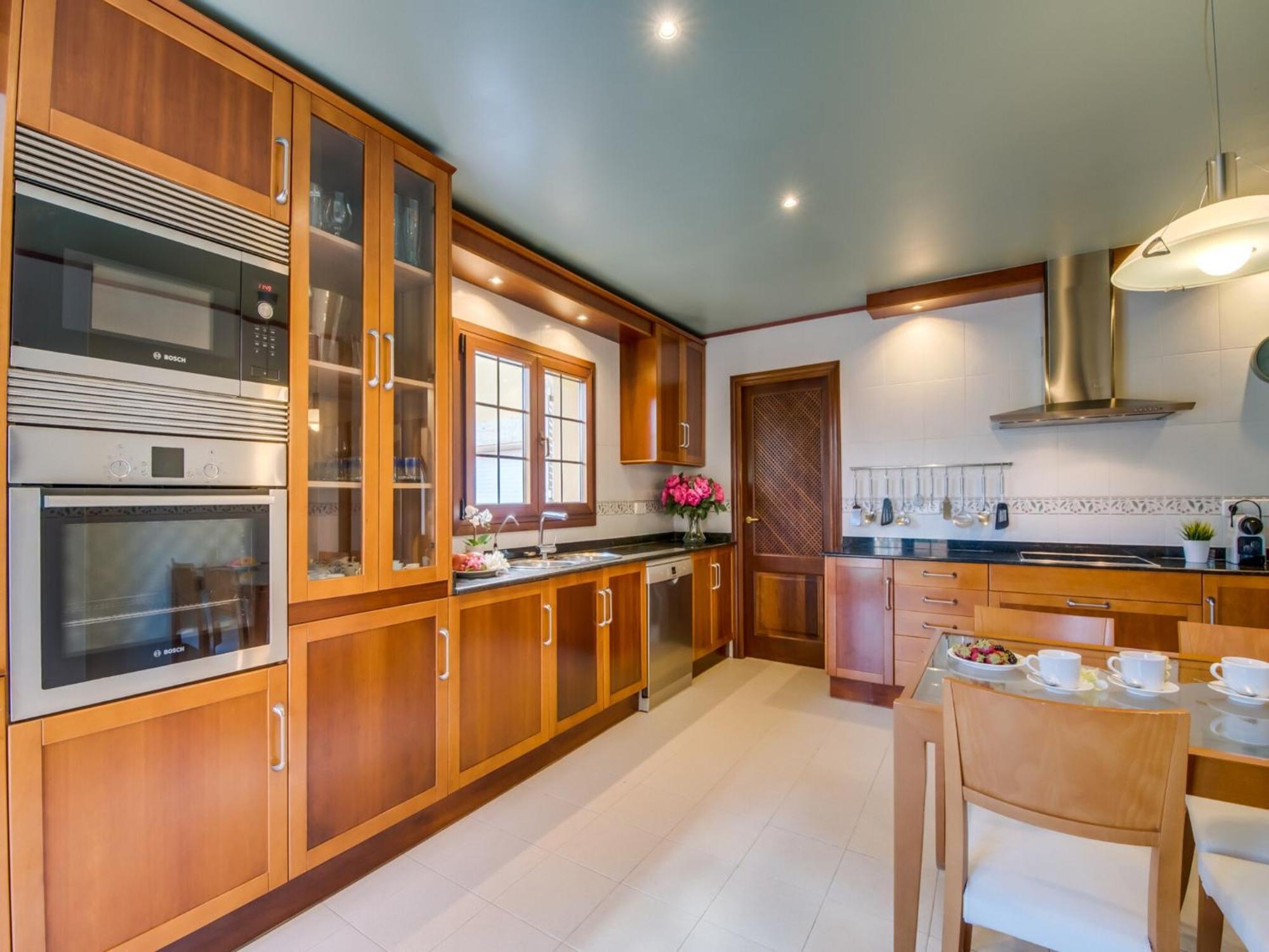 8 Person Home, By The Hébergement de vacances