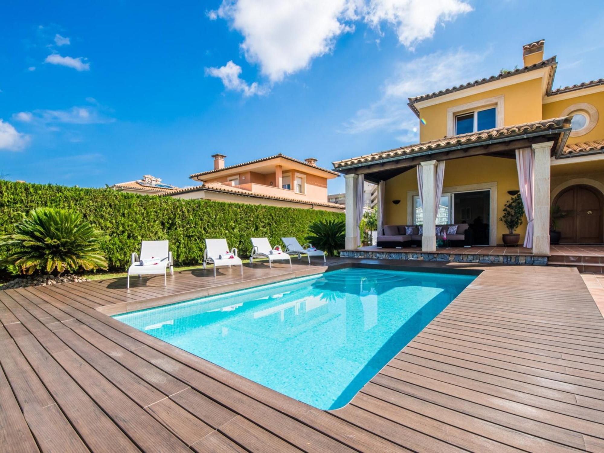 8 Person Home, By The Hébergement de vacances *