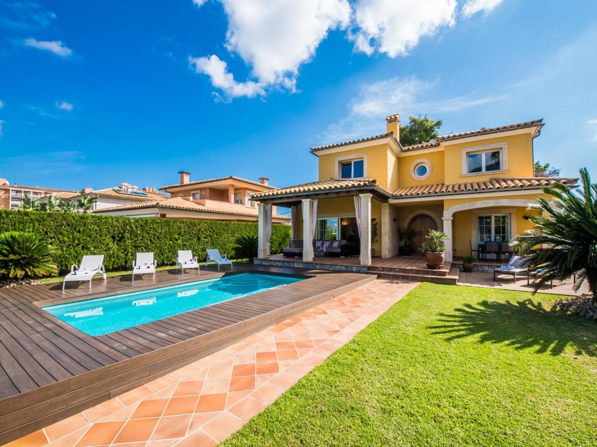 8 Person Home, By The Hébergement de vacances *