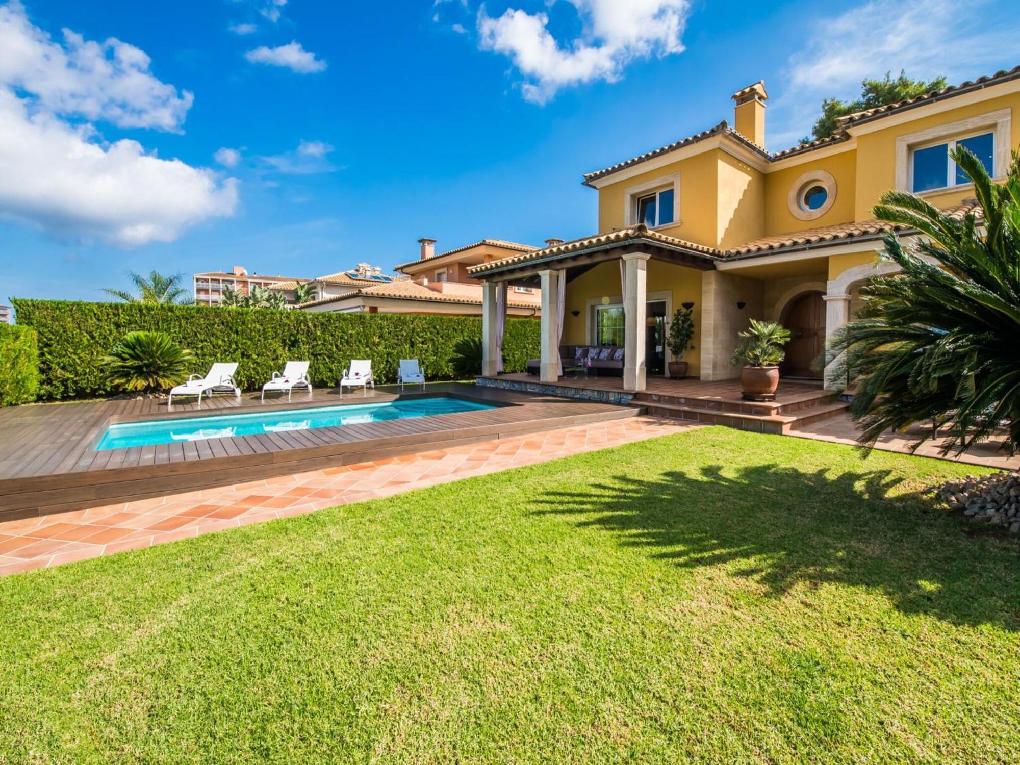 Hébergement de vacances 8 Person Home, By The
