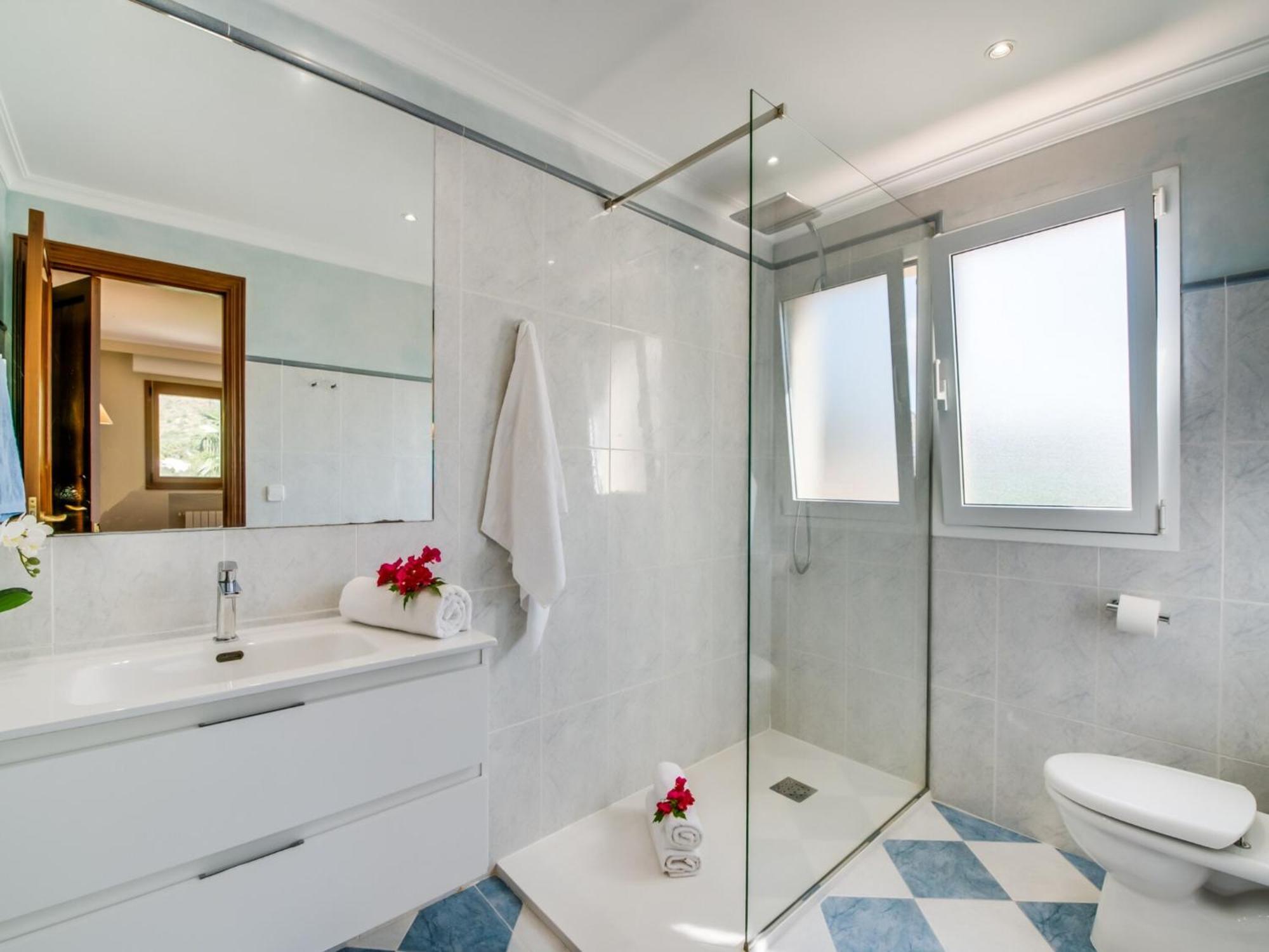 8 Person Home, By The Hébergement de vacances *